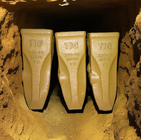 TIGのブランドのバケツの歯の小松PC200の標準および石のバケツの歯小松PC200のための205-70-19570 /205-70-19570RC