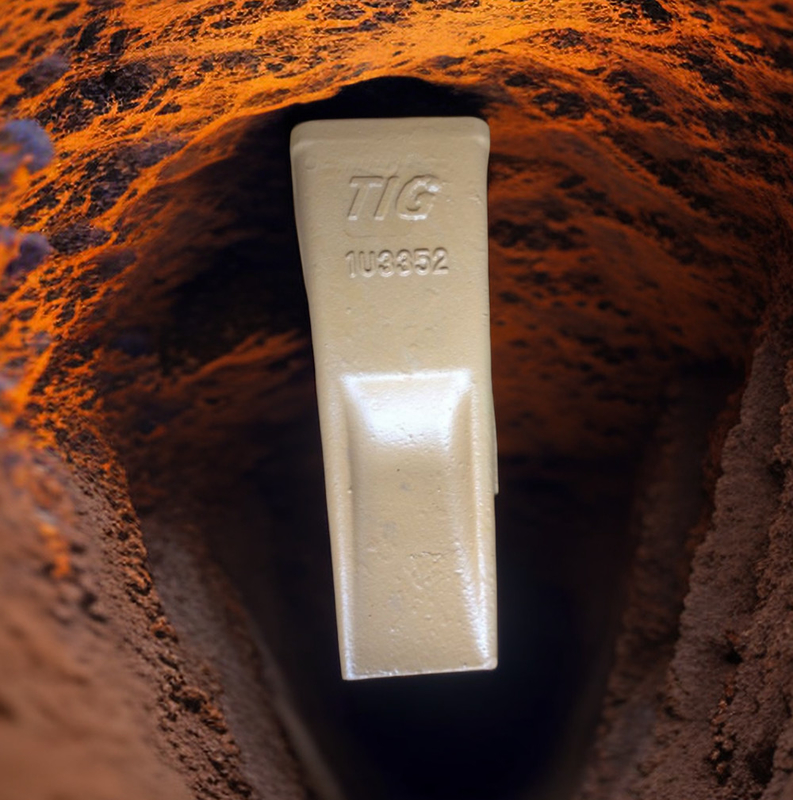 炭素鋼を持つ320 J350家族のためのTIG Brandcastingの歯猫320のバケツの歯1U3352の歯そして1U3352RC歯