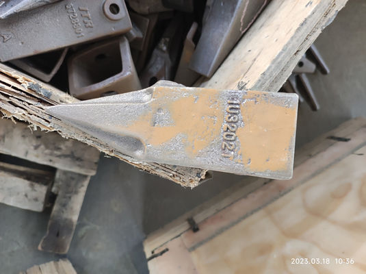 TIG  J200の小さい掘削機のJ200のための対のトラの歯1U3202 1U3202T 1U3202WT