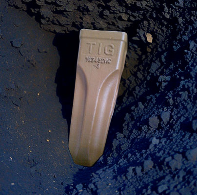 猫J450機械のための中国のバケツの歯NB TIG®のブランドの合金鋼330 1U3452RCの石のバケツの歯52HRCの硬度